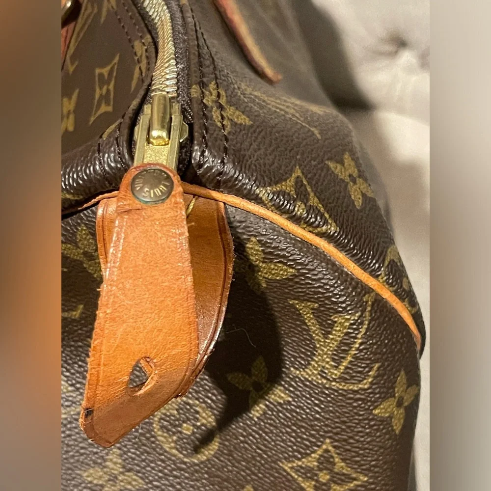 Vintage Authentic Louis Vuitton monogram canvas classic speedy 40 bag
